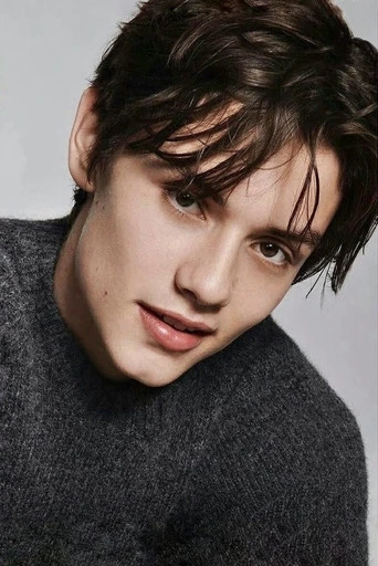 Louis Partridge